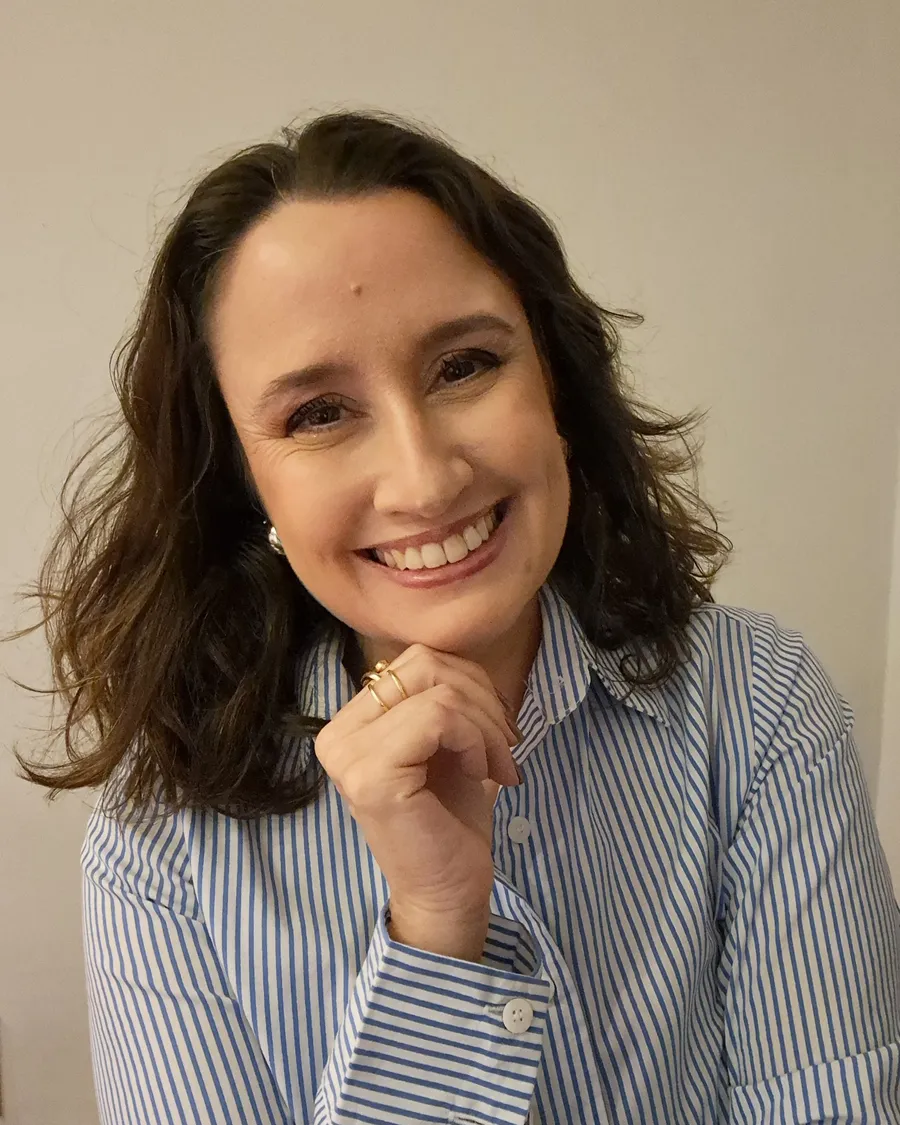 Retrato da psicóloga Ana Sousa sorrindo